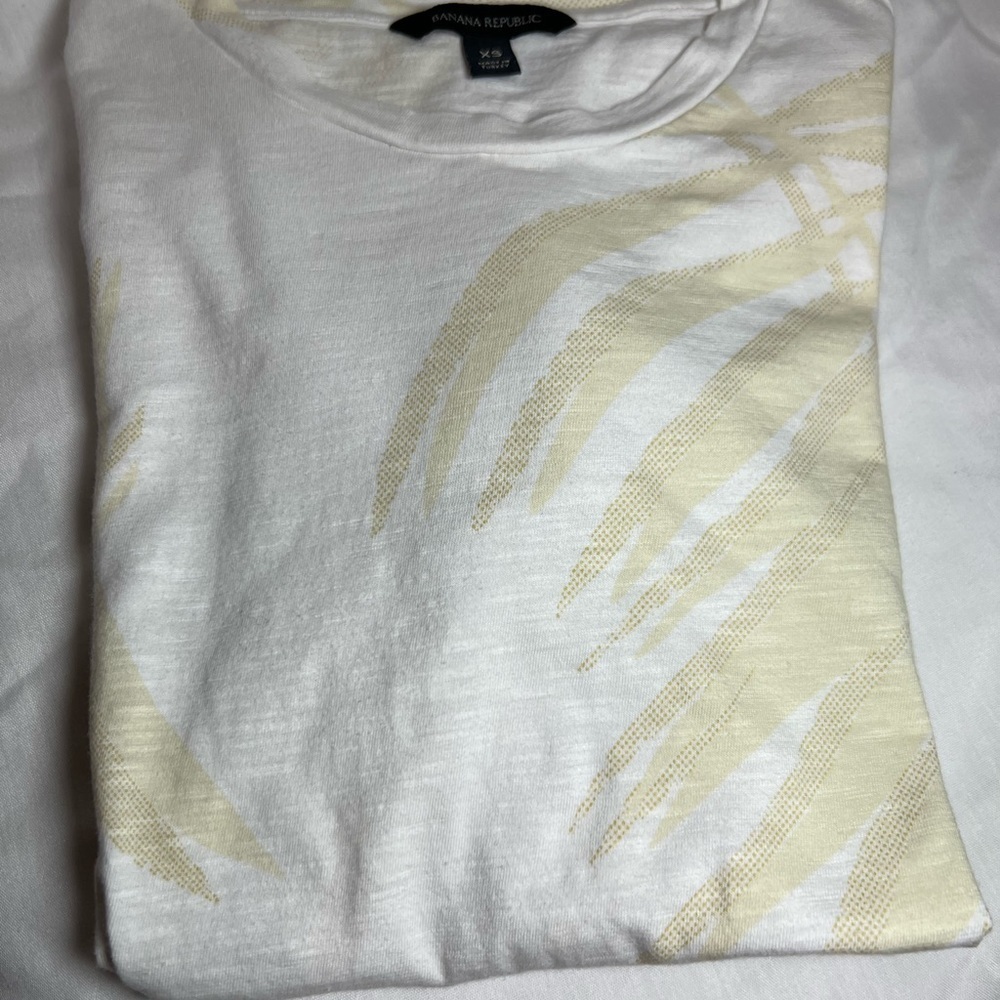 Banana Republic Men’s XS Pattern T-Shirt Cream with Beige Palm Leaves - Picture 3 of 4